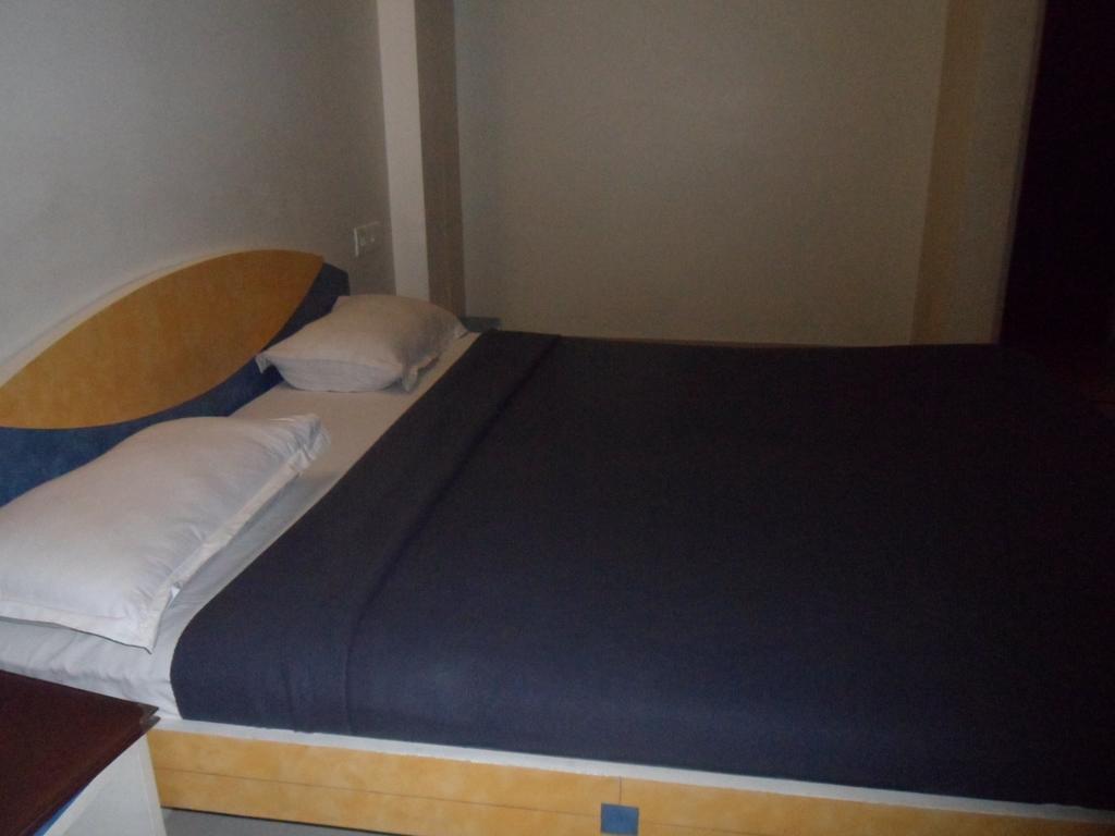 Hotel Dudawat 아흐메다바드 객실 사진