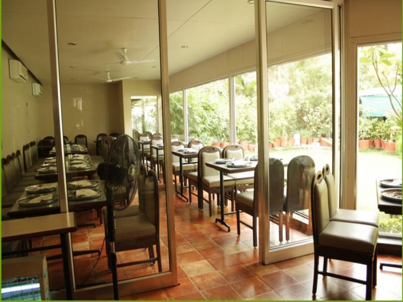 Hotel Dudawat 아흐메다바드 외부 사진
