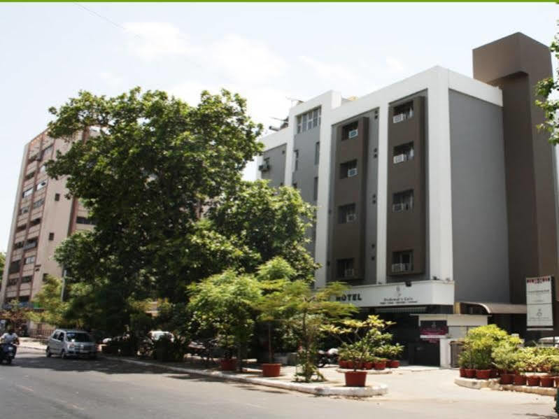 Hotel Dudawat 아흐메다바드 외부 사진