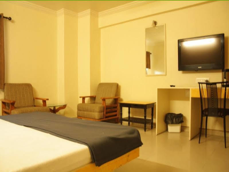 Hotel Dudawat 아흐메다바드 외부 사진